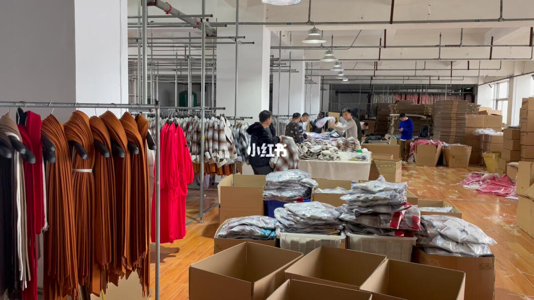 服裝工廠包裝車間與箱包銷售的協(xié)同運(yùn)營之道